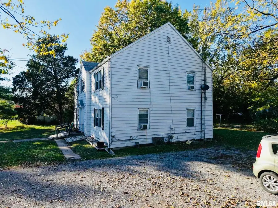 419 E Church Street, Benton, IL 62812 - Image #3