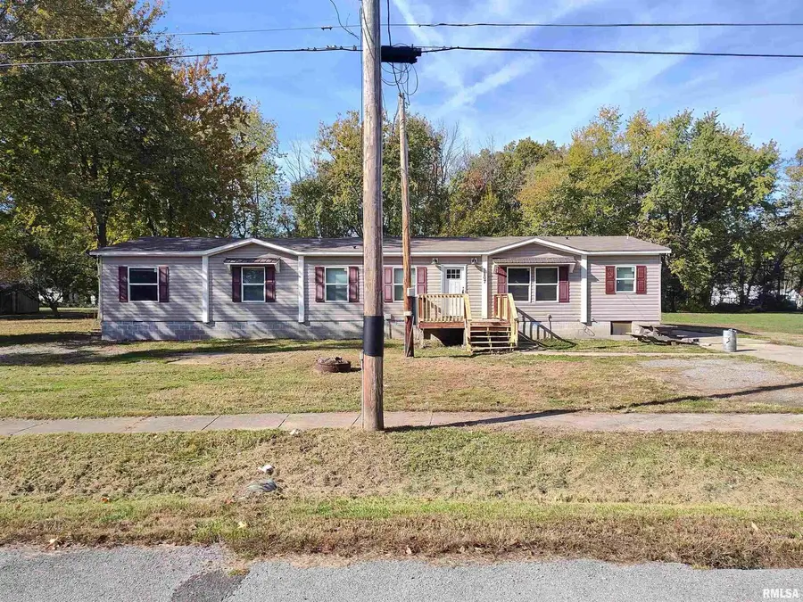 1207 SW 6th Street, Fairfield, IL 62837 - Image #2