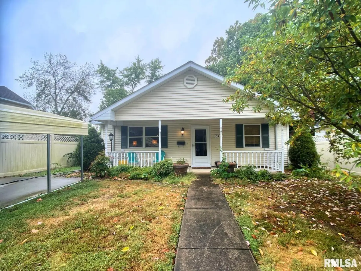 617 N 10th Street, Herrin, IL 62948 - #1