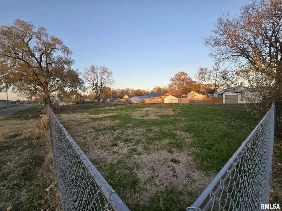 210 & 214 N Oak Street, Du Quoin No 11, IL 62832 - Image #1