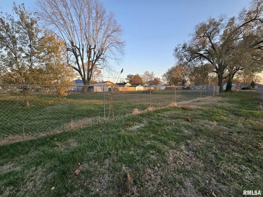 210 & 214 N Oak Street, Du Quoin No 11, IL 62832 - Image #3