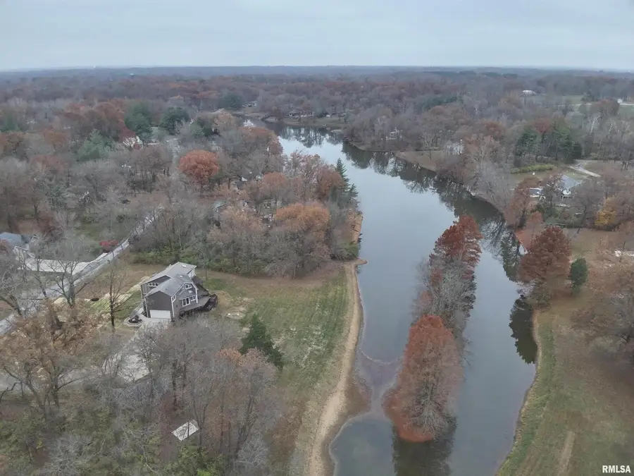 16429 N Hawthorne Hills Drive, Mount Vernon, IL 62864 - Image #2