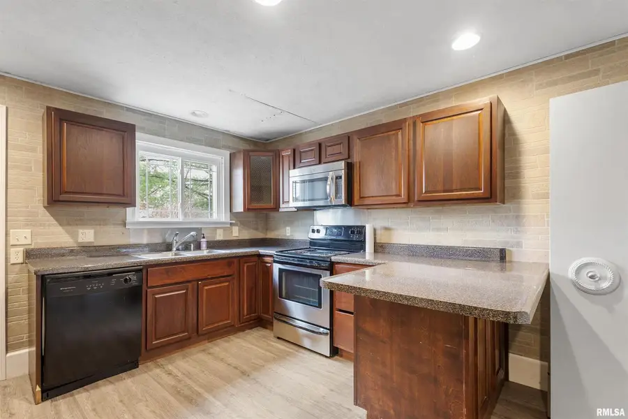 607 N Logan Street, Marion, IL 62959 - Image #3