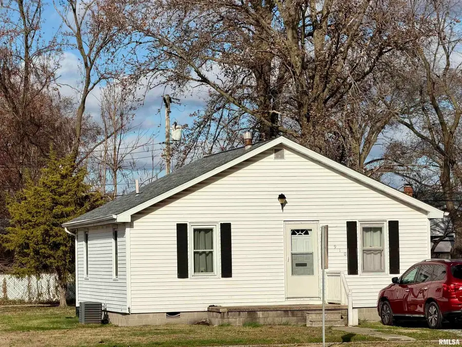 910 E Mccord St Street, Centralia, IL 62801 - Image #3