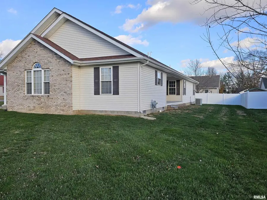 408 W Beacon Court, Mount Vernon, IL 62864 - #2