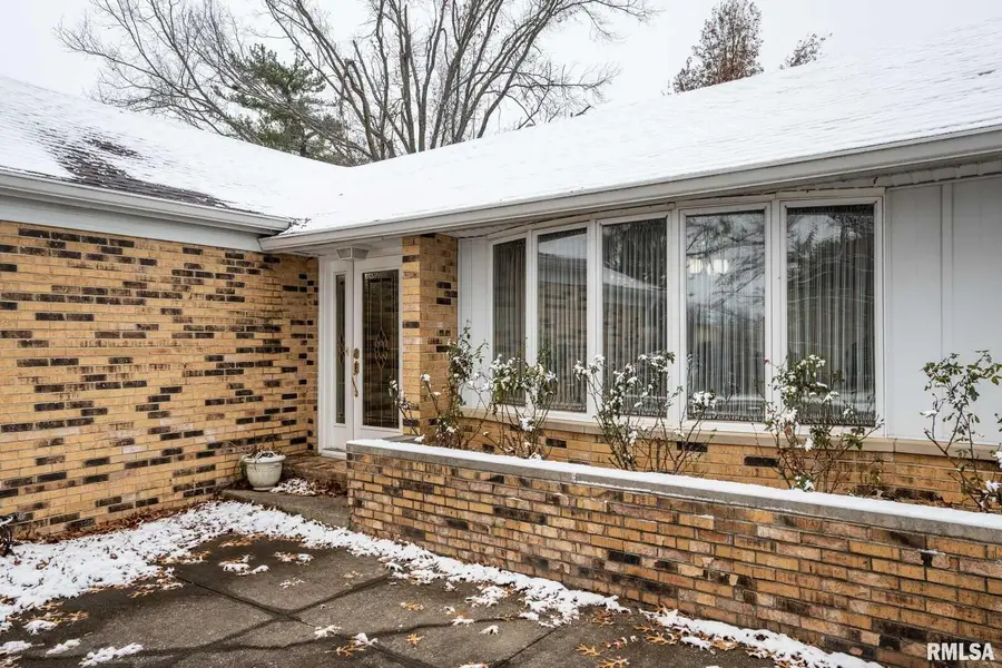 105 Woodlake Lane, Eldorado, IL 62930 - Image #3