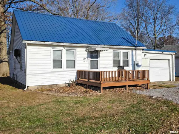 1037 E 3rd Street, Flora, IL 62839