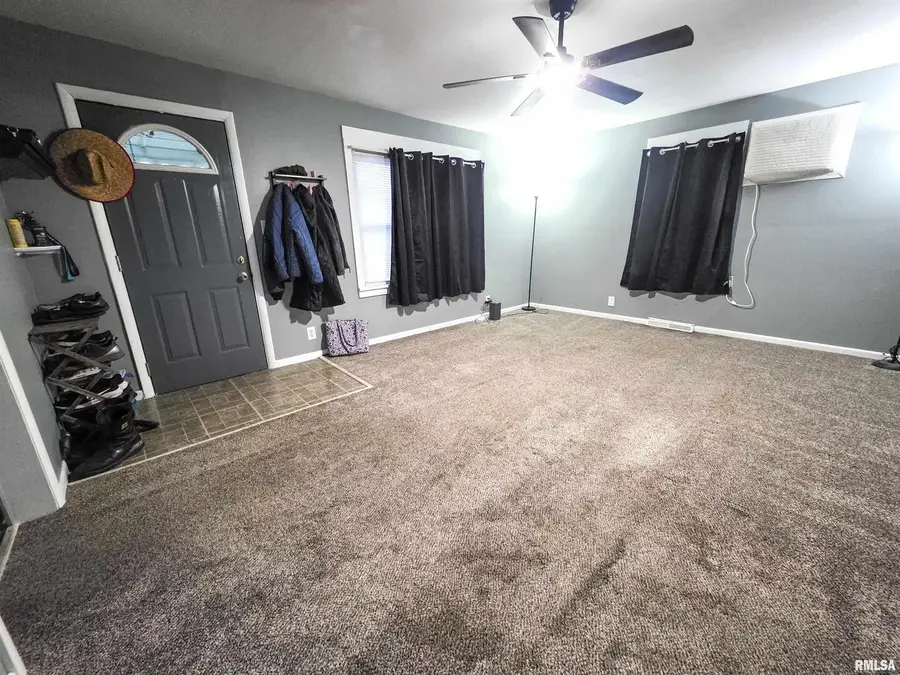 1037 E 3rd Street, Flora, IL 62839 - Image #2