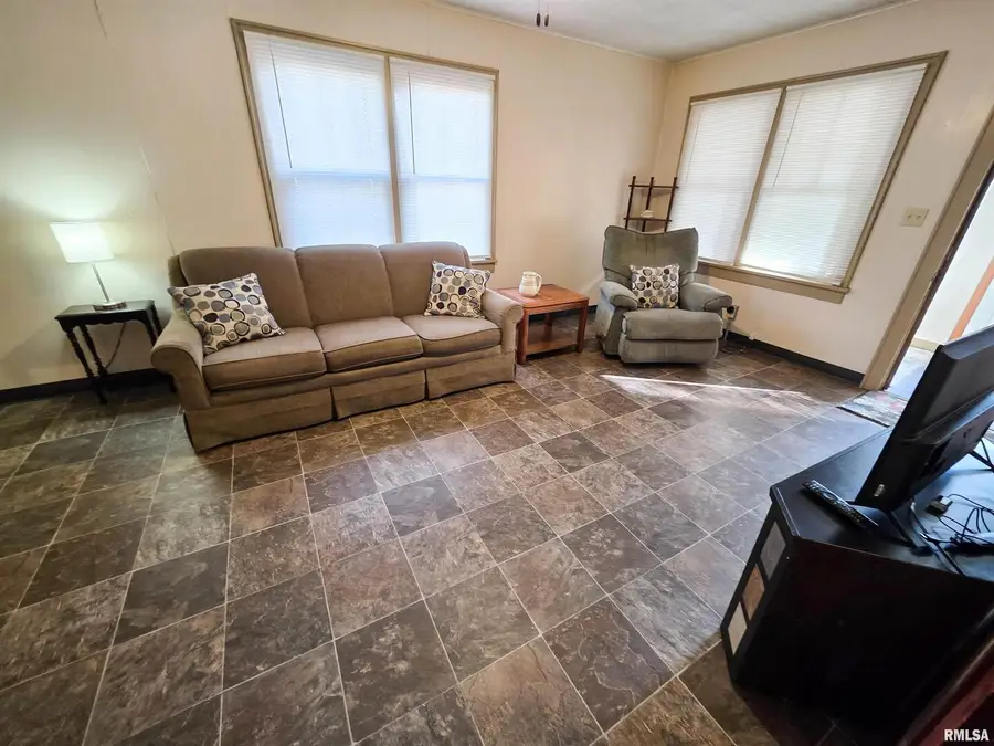 7847 Old Highway 50 Route W, Flora, IL 62839 - Image #3