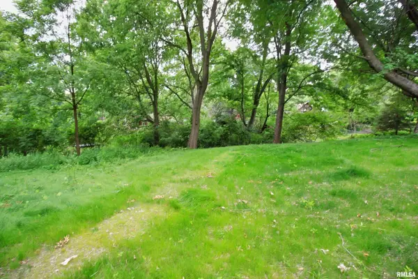 2043 12th Street, East Moline, IL 61244-2212