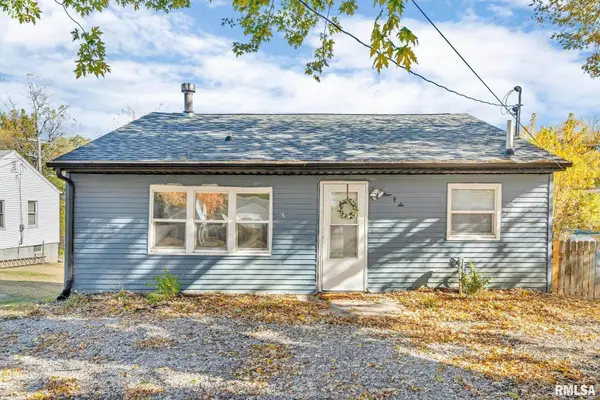 906 28 1/2 Street, Bettendorf, IA 52722