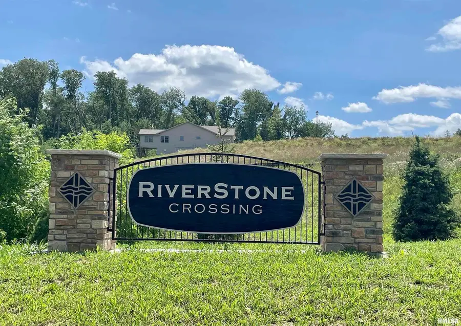 933 9th Avenue N, Clinton, IA 52732 - Image #2