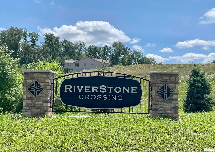 910 Riverstone Road, Clinton, IA 52732 - Image #2