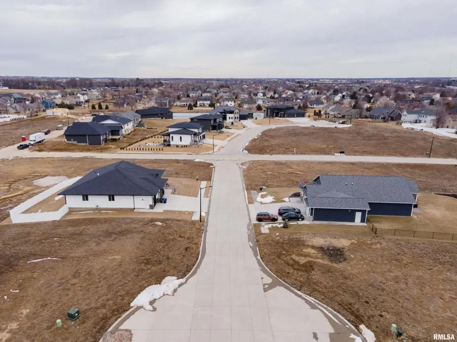 1813 E 59th Court, Davenport, IA 52807 - #2