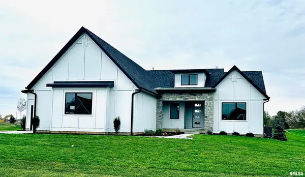 5127 Oak Rdg Ct Court, Bettendorf, IA 52722