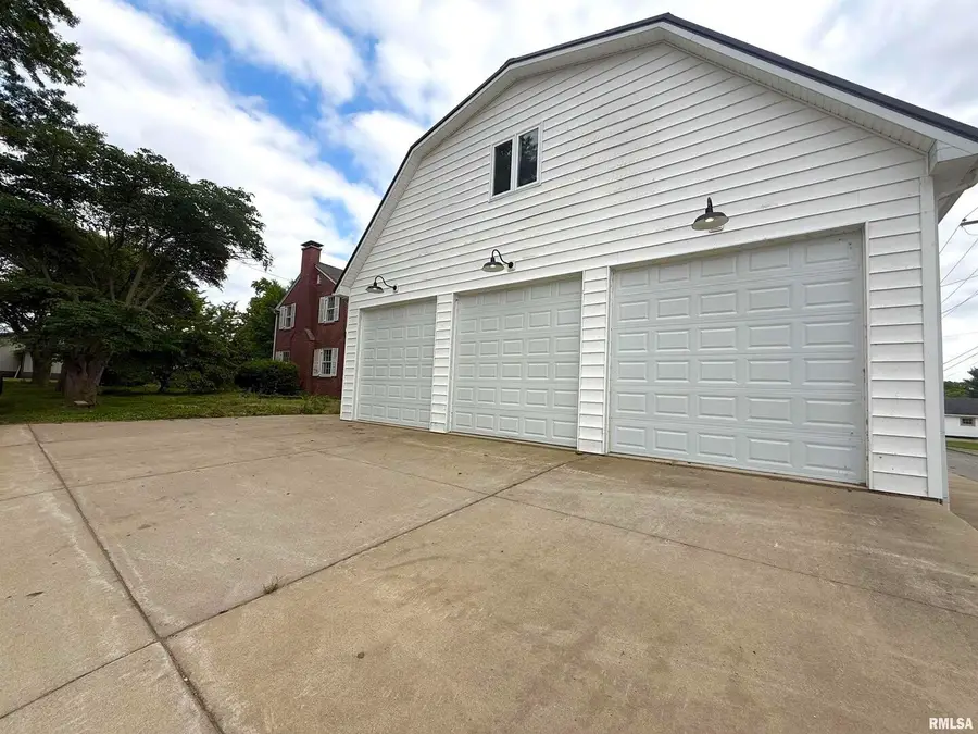 215 3rd Street, Carmi, IL 62821 - Image #3