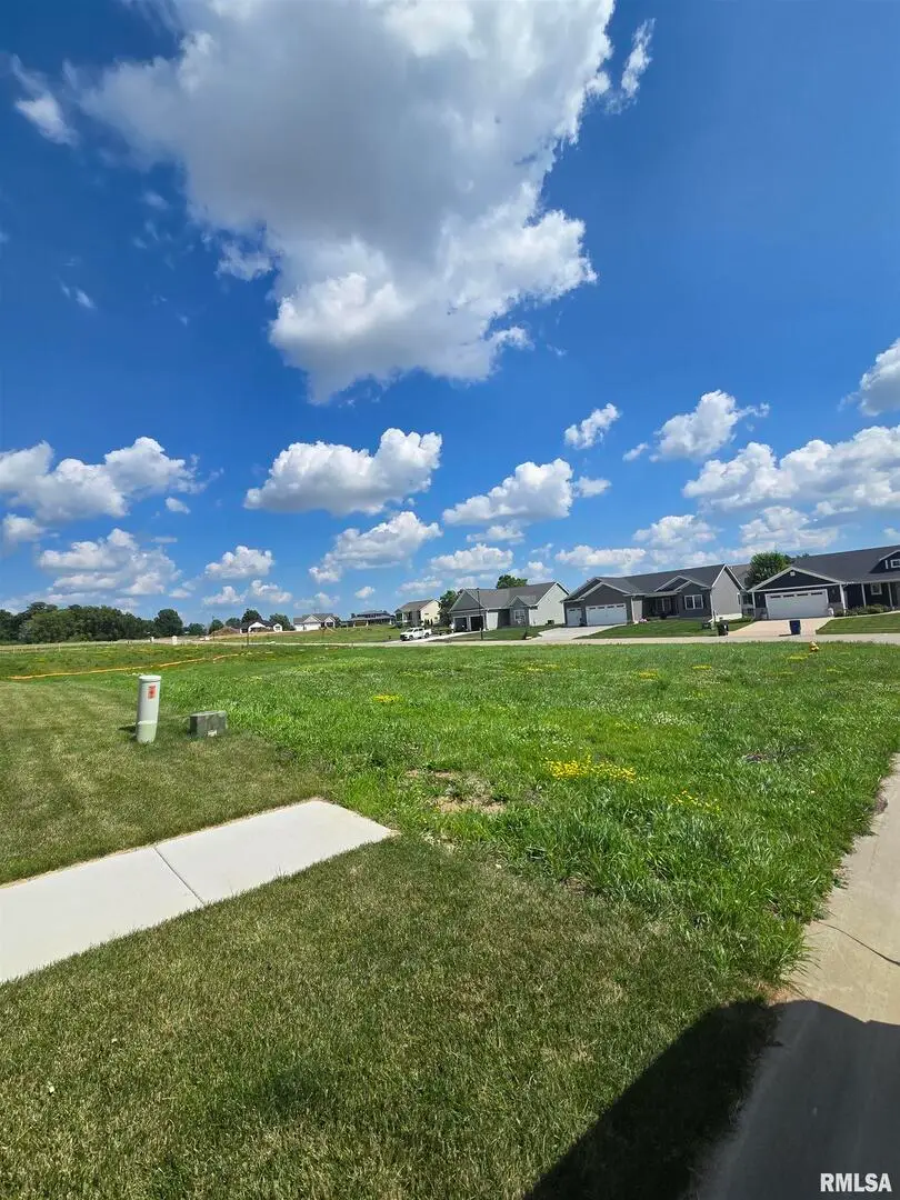 6107 Belle Ct Court, Davenport, IA 52807 - #2