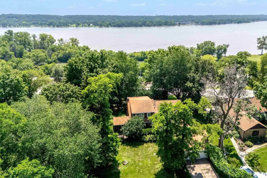 25111 Valley Drive, Bettendorf, IA 52722 - Image #2