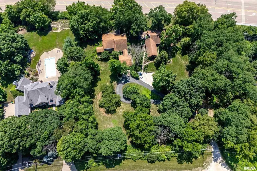 25111 Valley Drive, Bettendorf, IA 52722 - Image #3