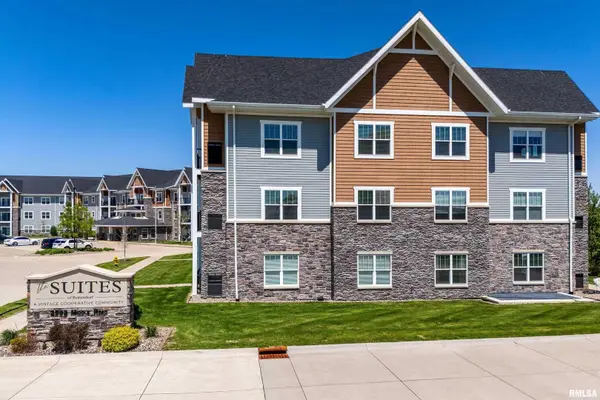 2592 Middle Road #202, Bettendorf, IA 52722