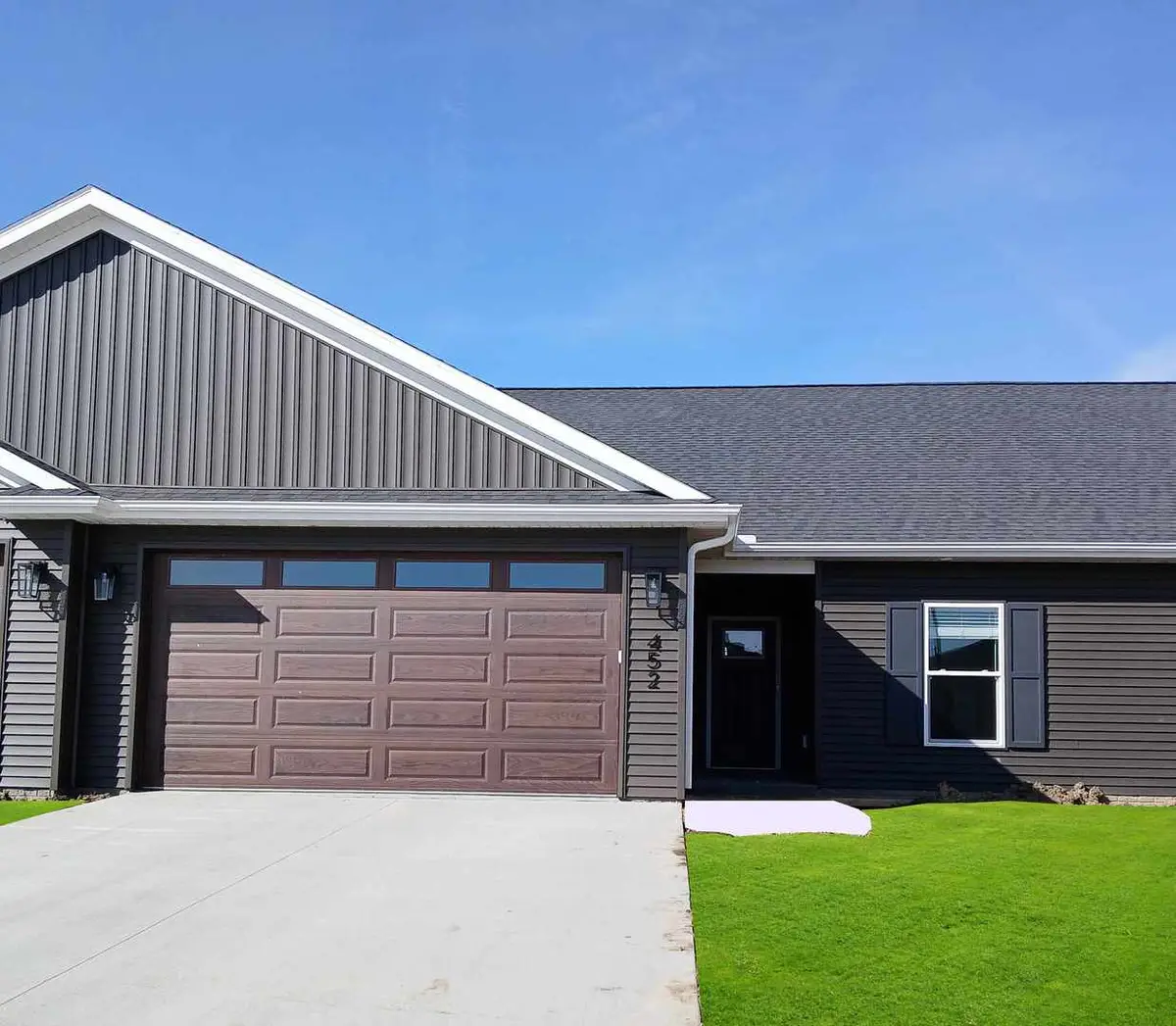 452 N 4th Avenue, Eldridge, IA 52748 - #1