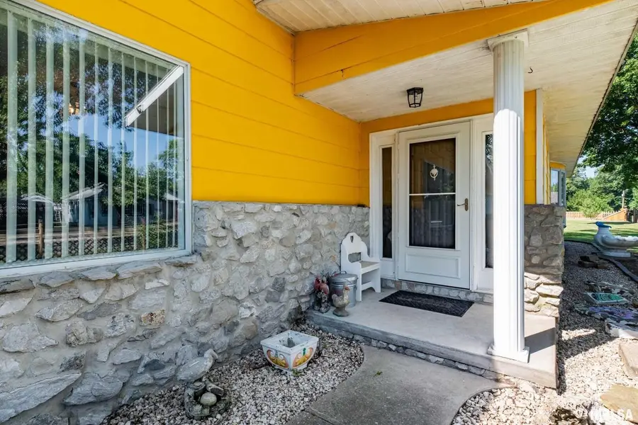 708 E Candy Cane Lane, West Frankfort, IL 62896 - Image #2