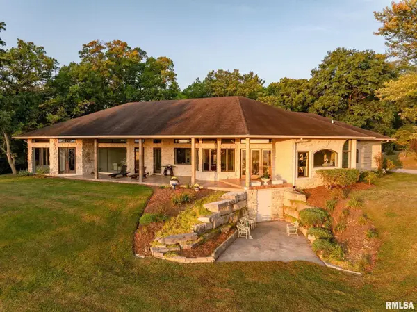 28176 226th Street, Le Claire, IA 52753