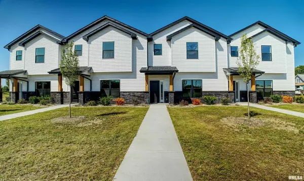 1006 S 4th Street, Clinton, IA 52732