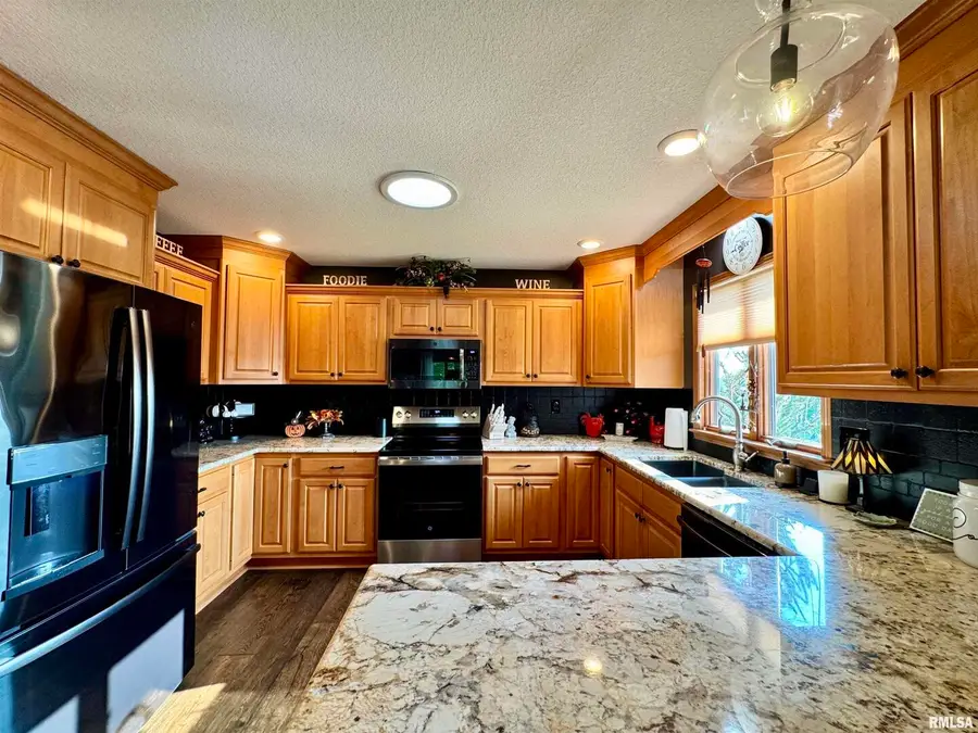 102 5th Street #6, Fulton, IL 61252 - Image #3