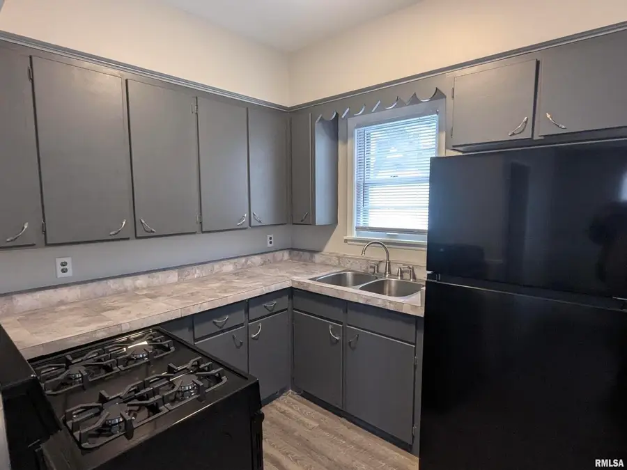 1012 Bridge Ave Avenue, Davenport, IA 52803 - Image #3