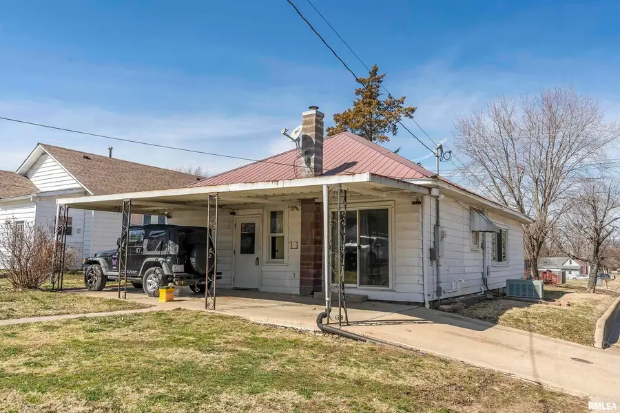 1500 W Tyler St Street, Herrin, IL 62948 - #2
