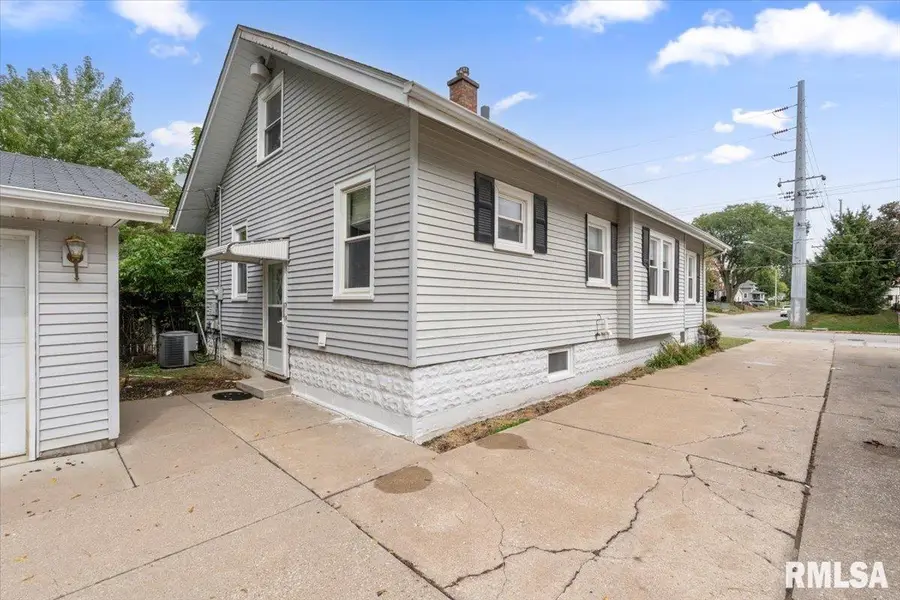 2416 30th Street, Rock Island, IL 61201-5517 - Image #3
