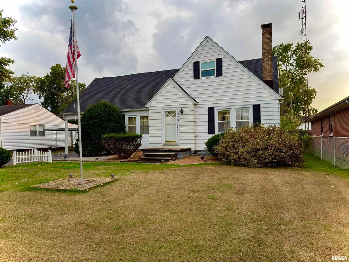 135 10th Street, Carmi, IL 62821 - Image #1
