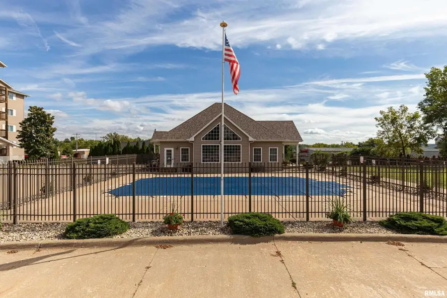 4084 Creek Hill Drive, Bettendorf, IA 52722 - Image #2