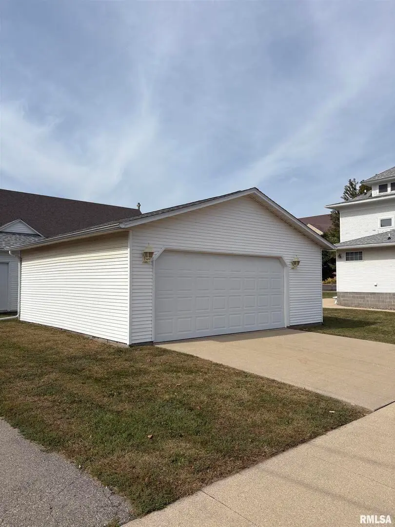 401 10th Street, De Witt, IA 52742 - Image #2