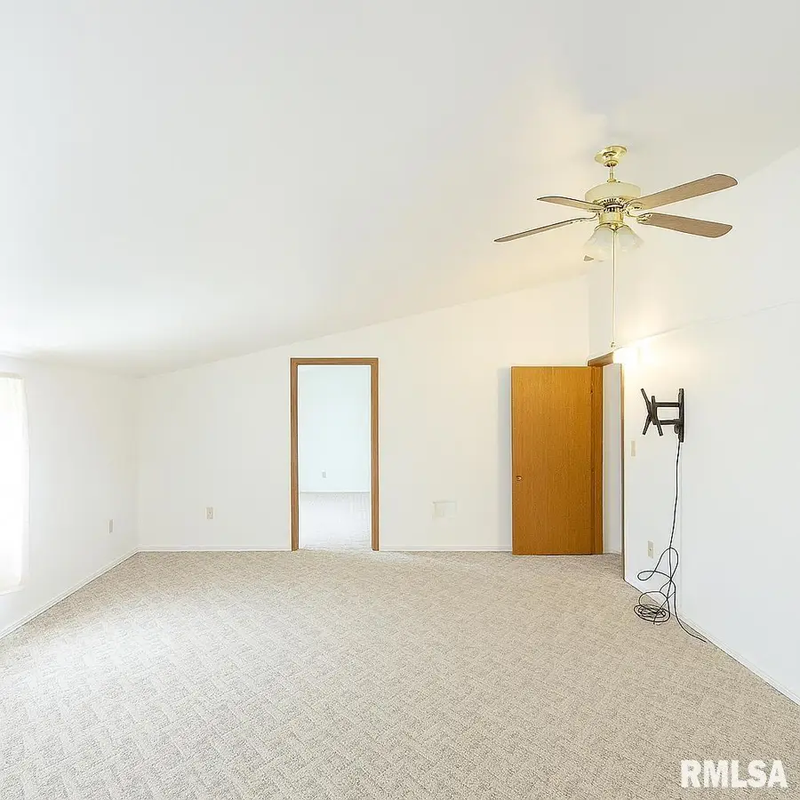 42 S Main Street, Raleigh, IL 62977 - Image #2