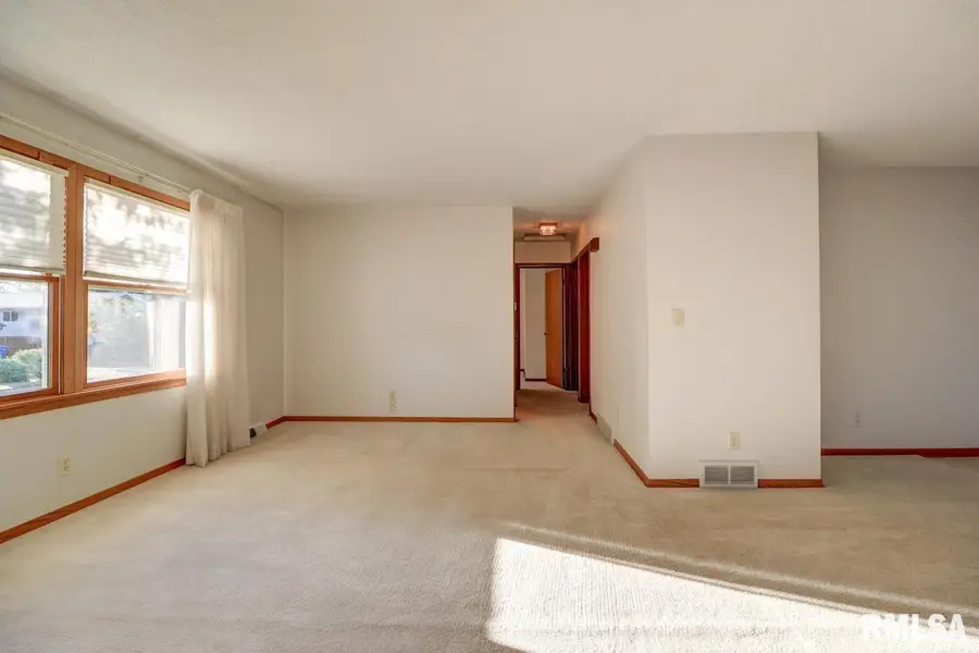 1439 Woods Avenue, Camanche, IA 52730 - Image #2