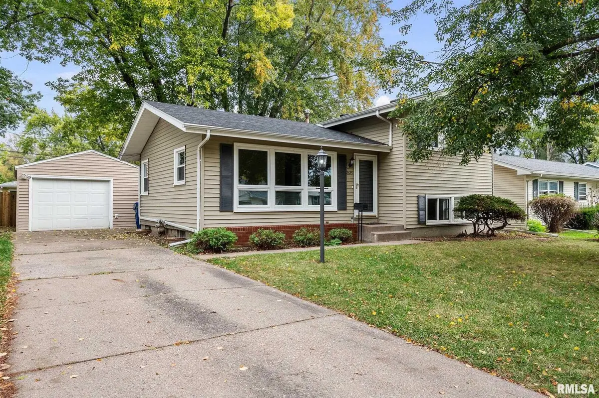 2625 Holly Drive, Bettendorf, IA 52722 - Image #1