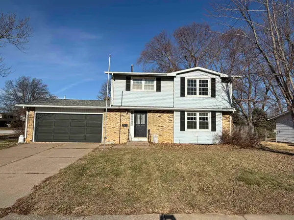2822 S Hampton Drive, Bettendorf, IA 52722