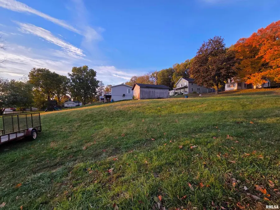 1225 N 2nd Street, Le Claire, IA 52753 - Image #2