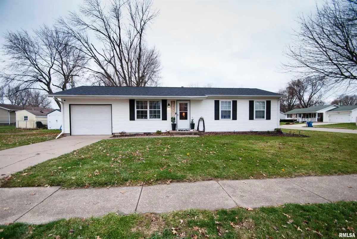 563 W Price Street, Eldridge, IA 52748 - Image #1
