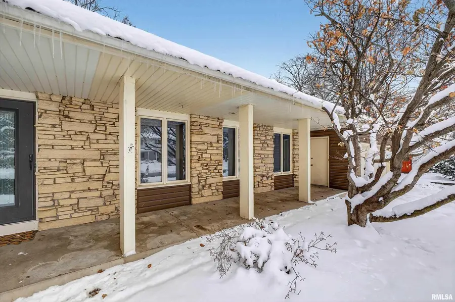 22 Oakbrook Drive, Bettendorf, IA 52722 - Image #3