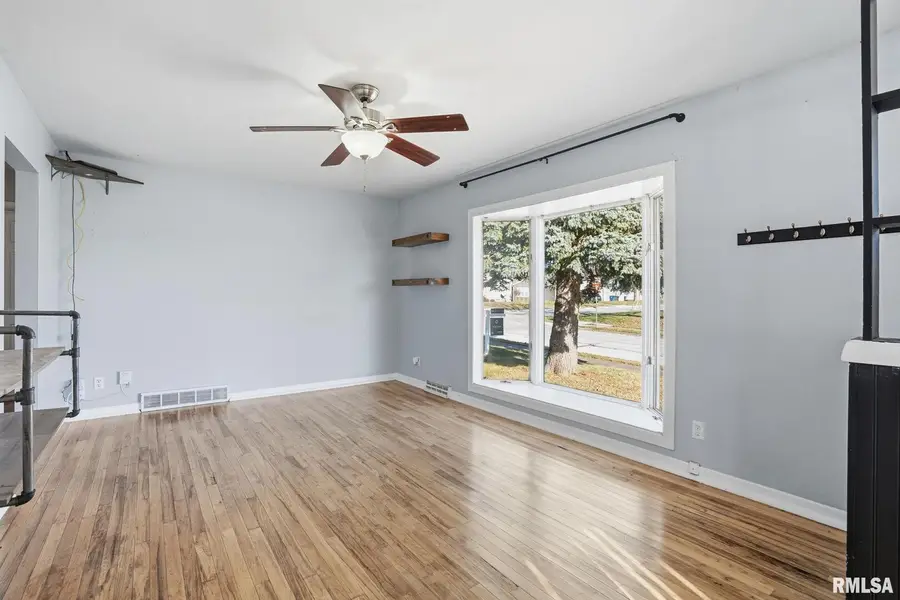 1230 N Elmwood Avenue, Davenport, IA 52807 - Image #3