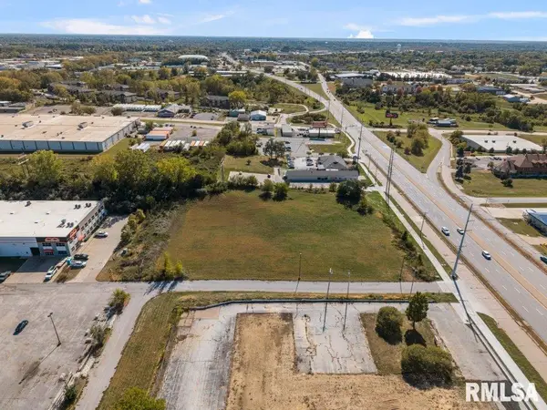 6109 Brady Street, Davenport, IA 52806