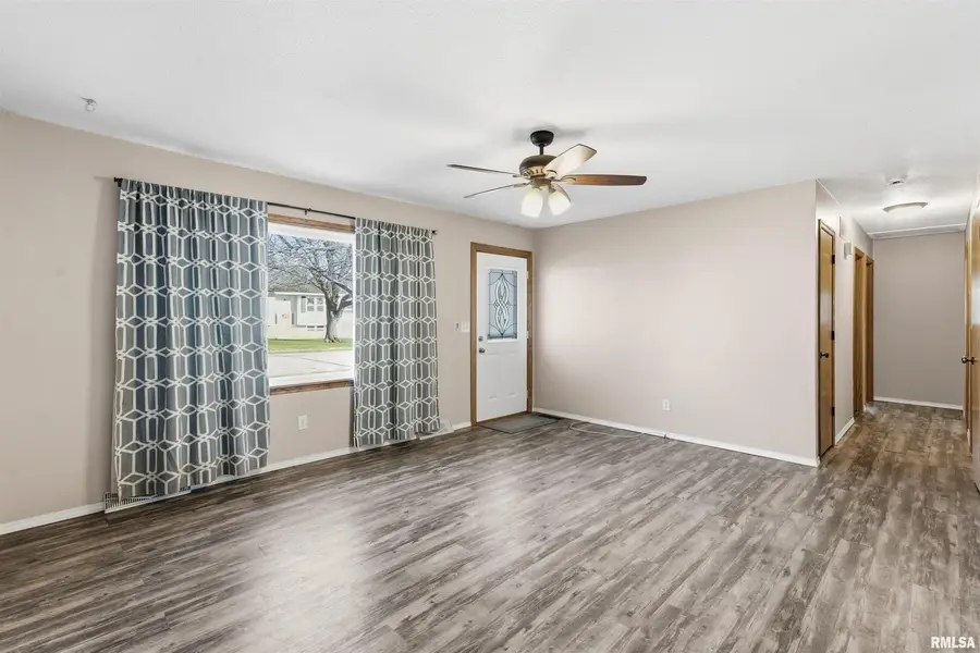 305 W Spring Street, Eldridge, IA 52748 - Image #3