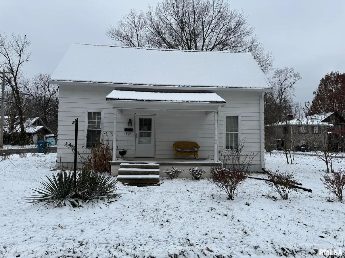 809 S Commercial Street, Benton, IL 62812-2316 - Image #1