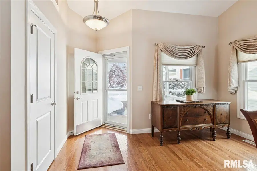 707 Wells Fargo Trail, Le Claire, IA 52753 - Image #3