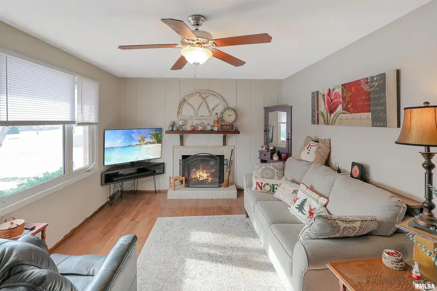 1603 Gary Grove, Quincy, IL 62305 - Image #2