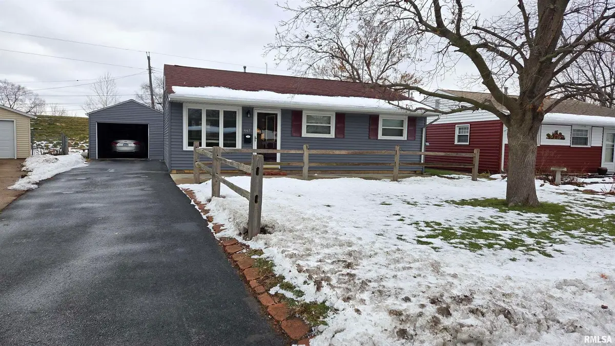 447 7th St Ct E Court E, Milan, IL 61264 - #1