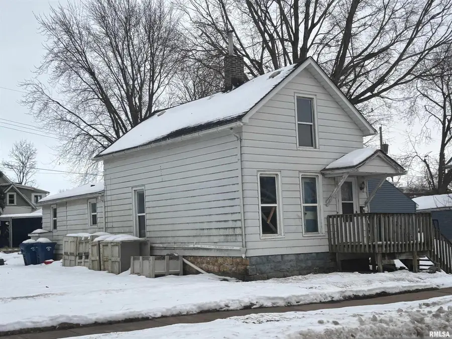 2231 Pershing Blvd Boulevard, Clinton, IA 52732 - #2
